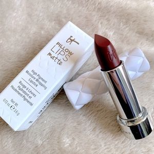 It Cosmetics Pillow Lips Lipstick Matte in Moment BNIB